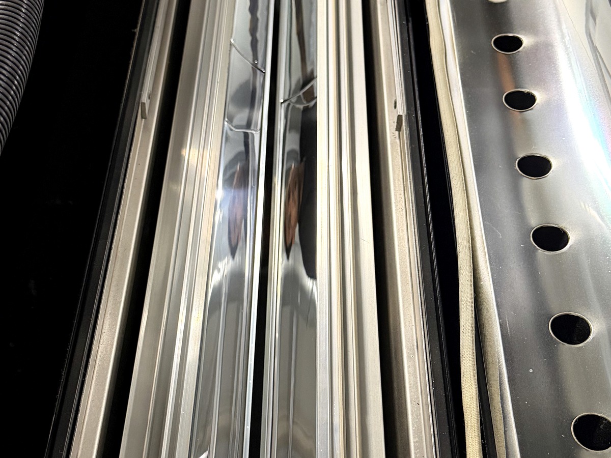 UV reflectors and lamps for treating marble and natural stone