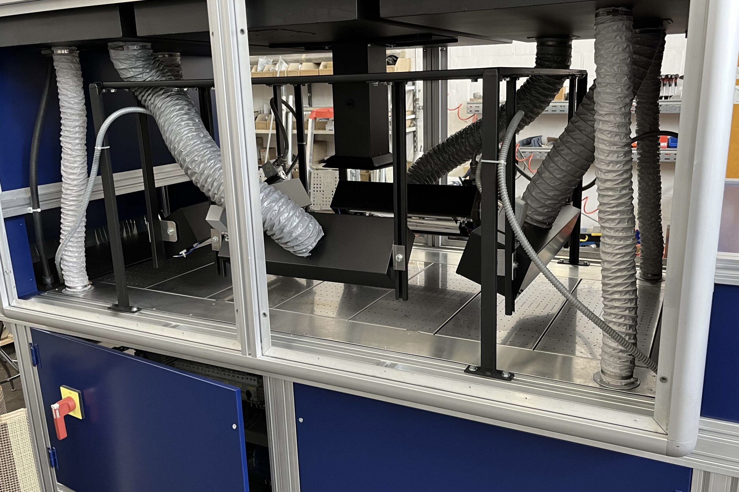 Sistema UV industriale integrato su macchina di produzione Electro Tecnology