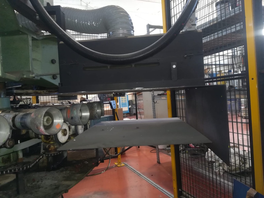 UV lamp installed on the screen-printing machine for glass bottles