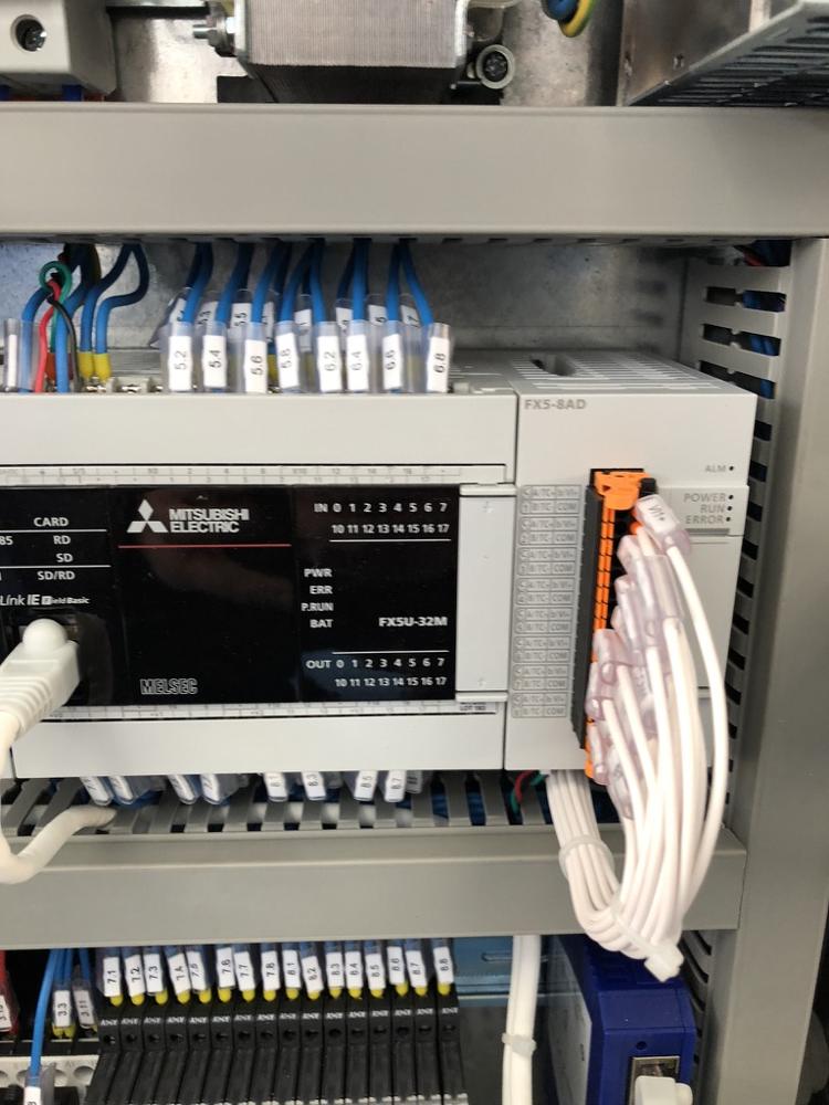 Mitsubishi PLC and wiring in the upgraded control cabinet