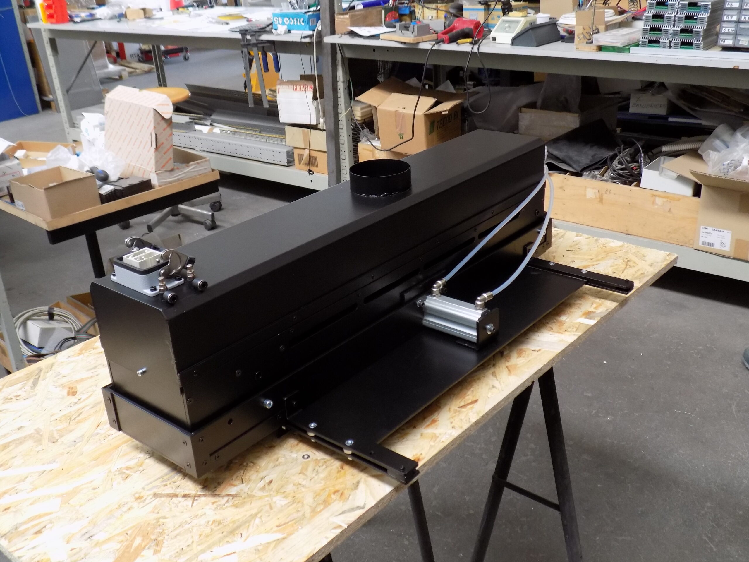 Linea industriale con trasporto per processo UV