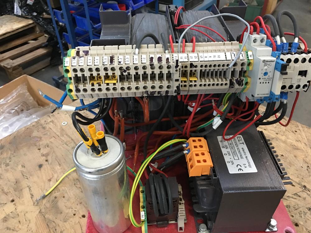 ELT electromechanical assembly: power supply, terminals and wiring