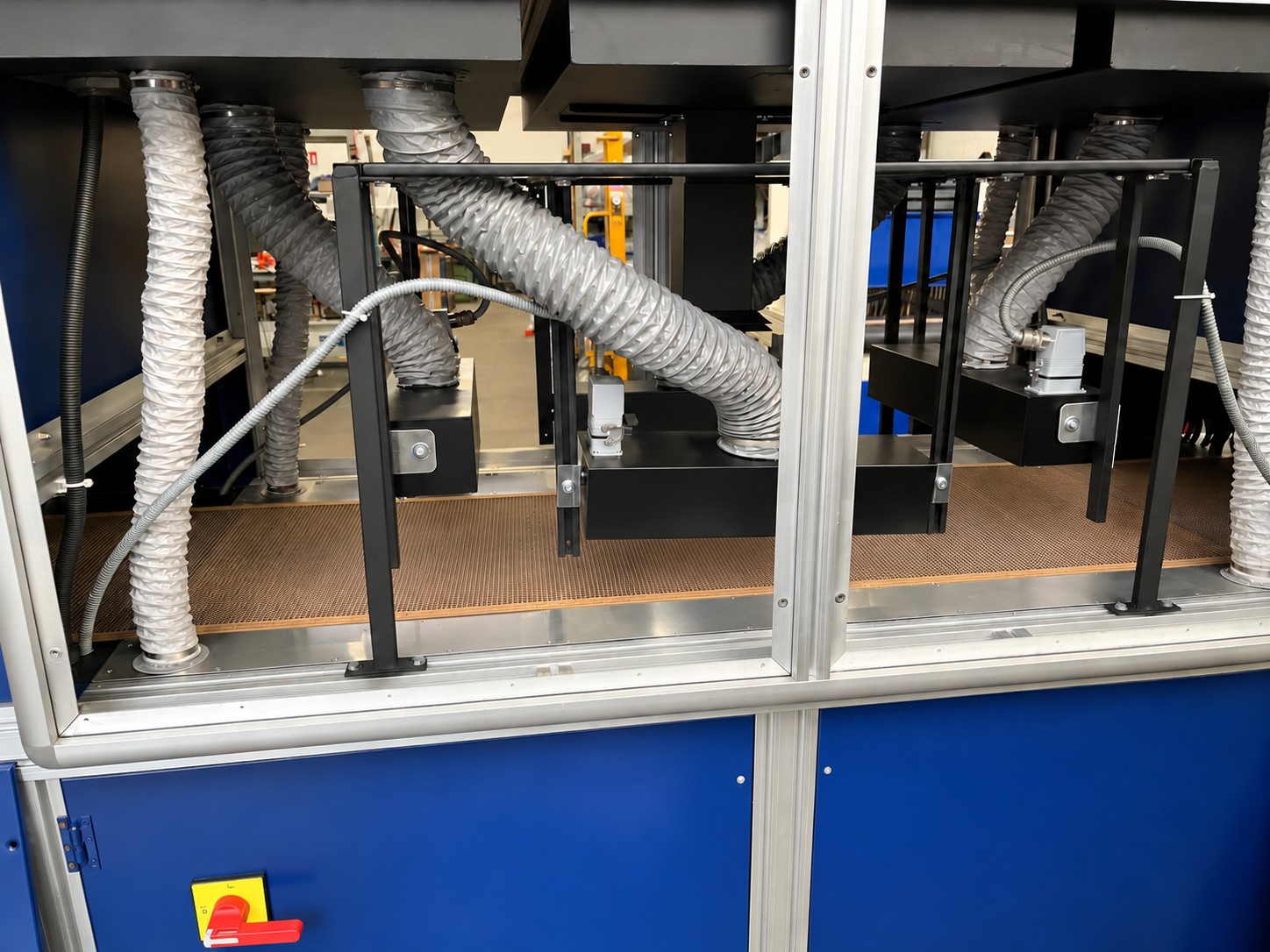 Interno del Rotary UV4 PLUS dopo il rinnovo dei corpi lampada e dei collegamenti di aspirazione