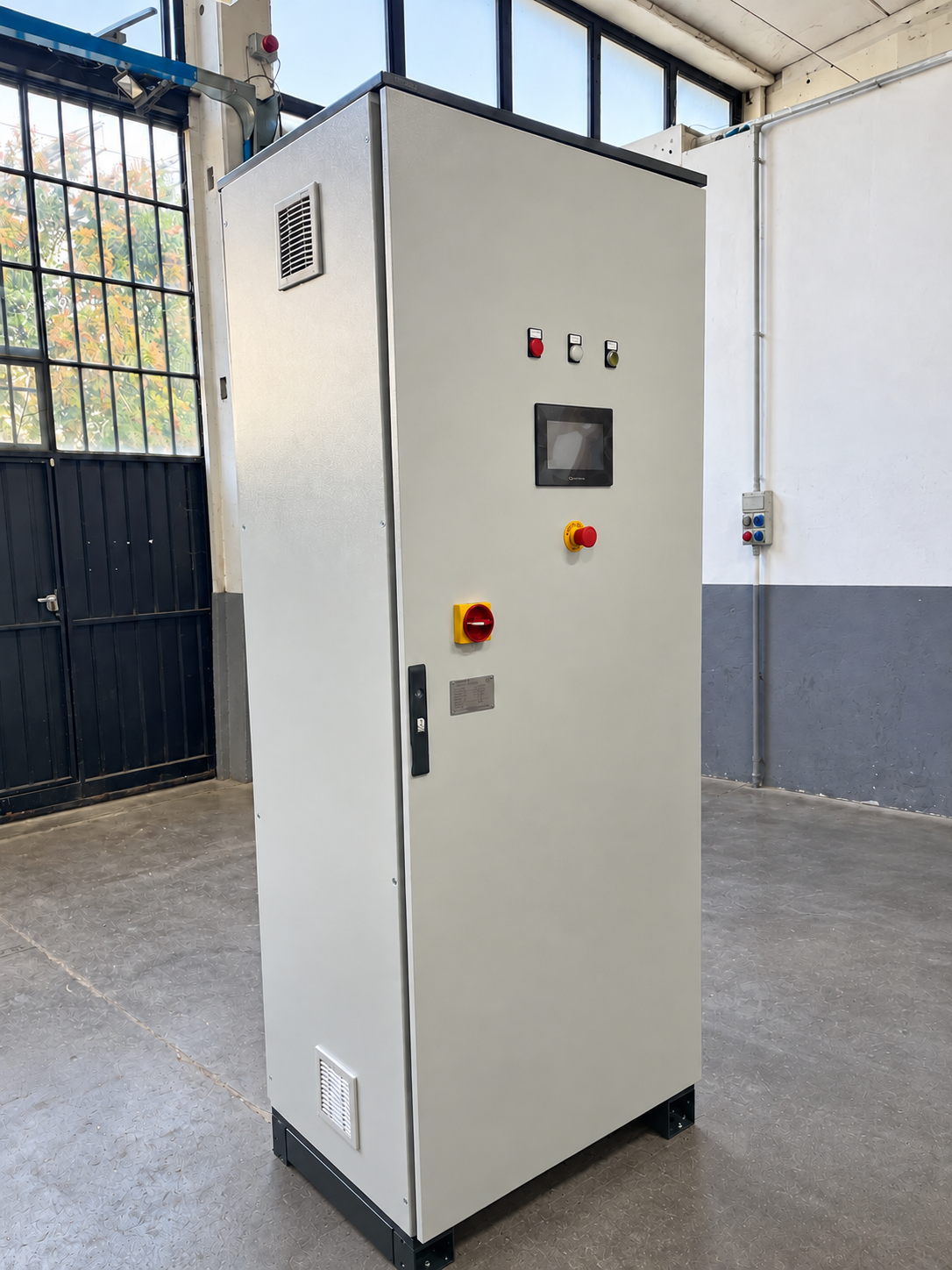 Quadro chiuso e comandi frontali